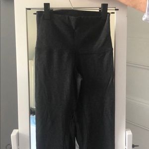 Charcoal gray lululemon wunder unders size 4